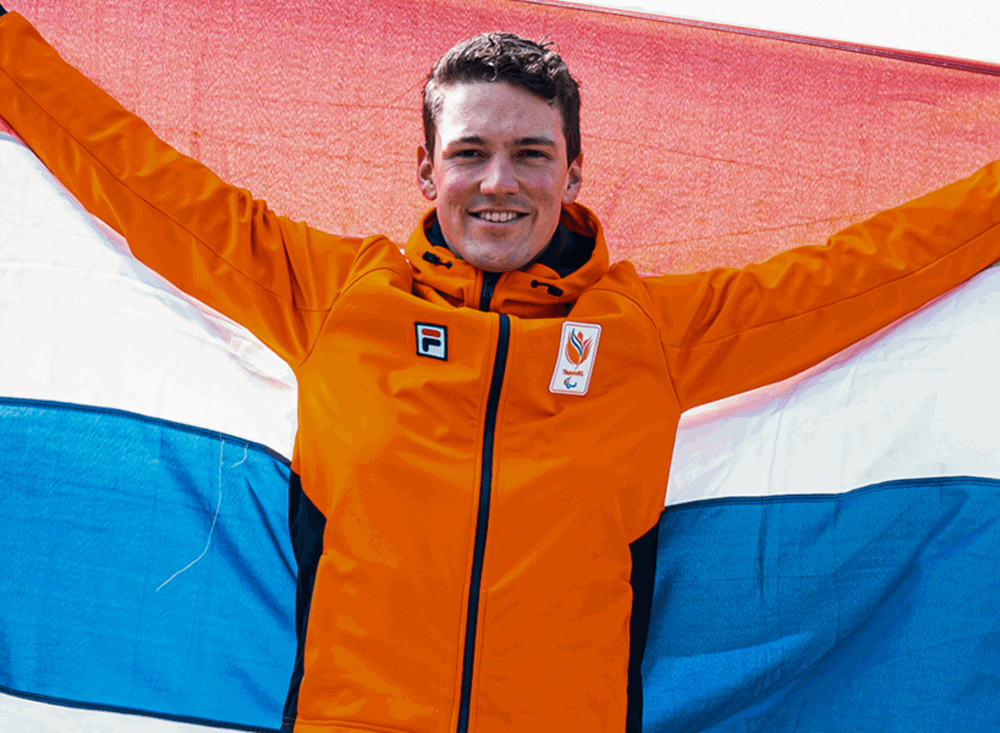 Niels De Langen Draagt Vlag Paralympische Spelen Beijing 2022 1200