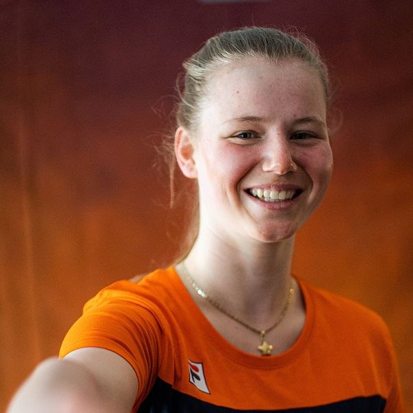 Snowboardster Romy van Vreden pakt brons op big air | TeamNL