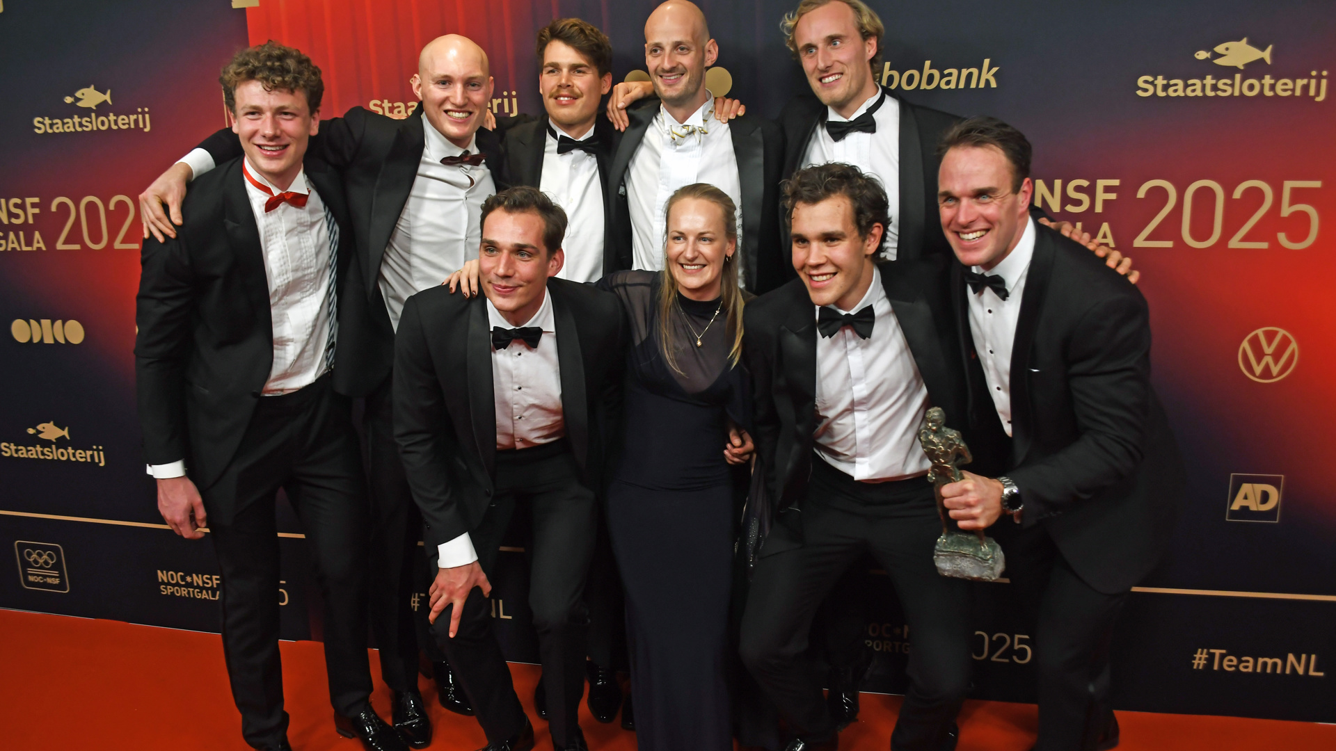 NOC 4648 Mannen Acht Met Trofee