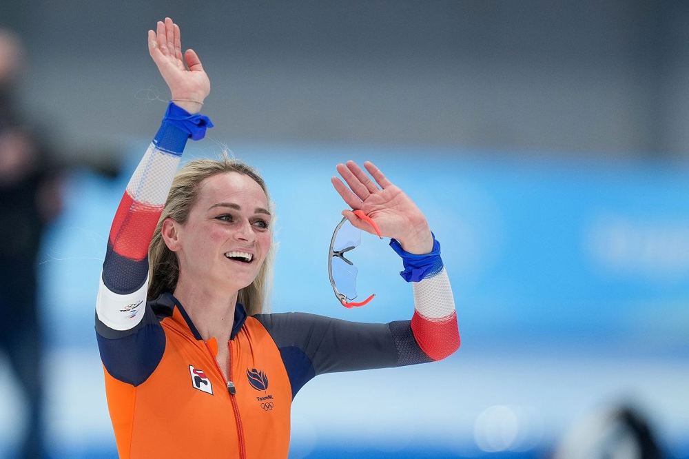 Irene Schouten juicht na 5KM OS 2022 BSR AGENCY.jpg