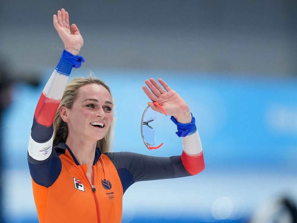 Irene Schouten juicht na 5KM OS 2022 BSR AGENCY.jpg