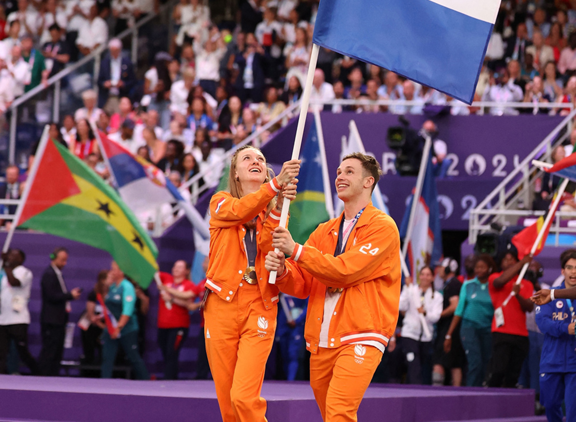 Vlaggendragers Femke Bol En Harrie Lavreysen BSR AGENCY OS 2024 900X900
