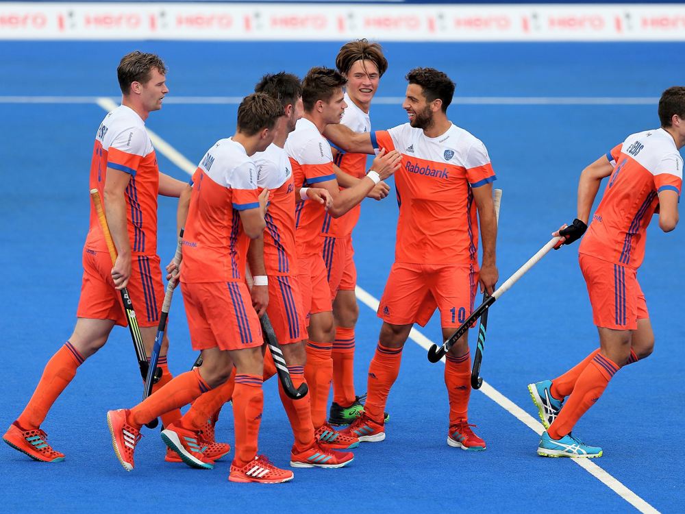 Robbert Kemperman felicitaties hockeyers HWL 2017.jpg