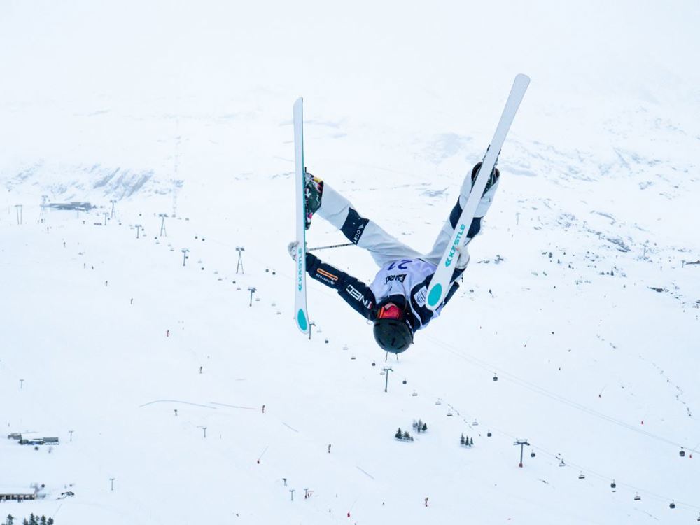 Janneke Berguis back-truck Alpe d'Huez.JPG