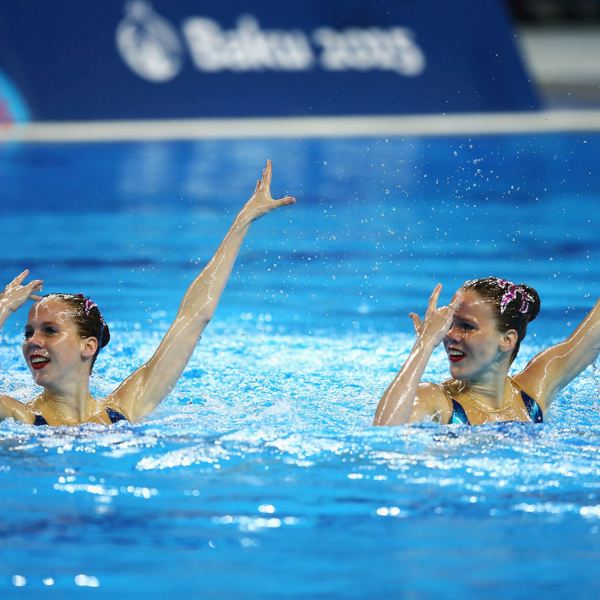 Bregje en Noortje de Brouwer Baku 2015.jpg