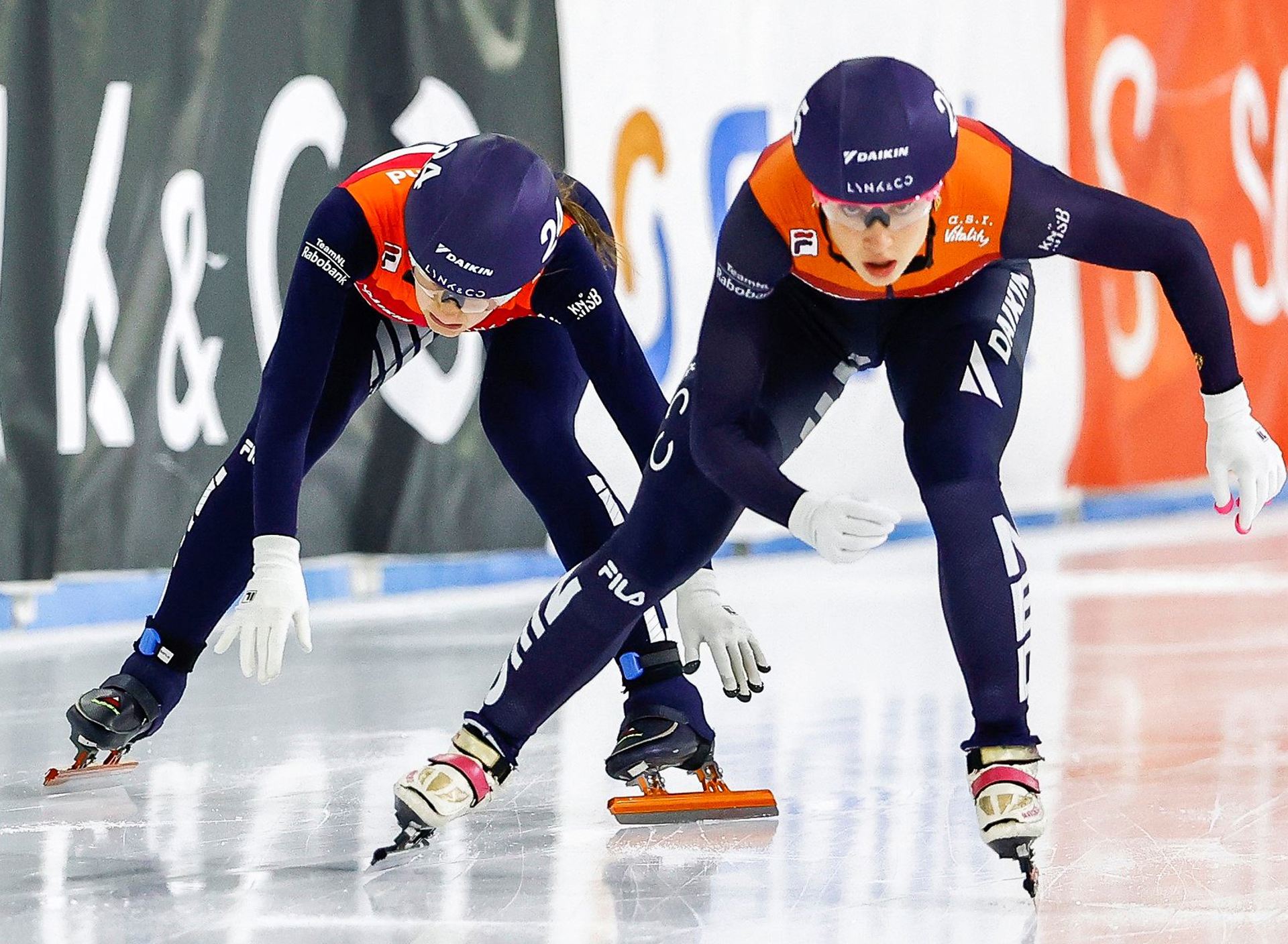 Selma Poutsma en Suzanne Schulting relay ANP-1800x1200.jpg