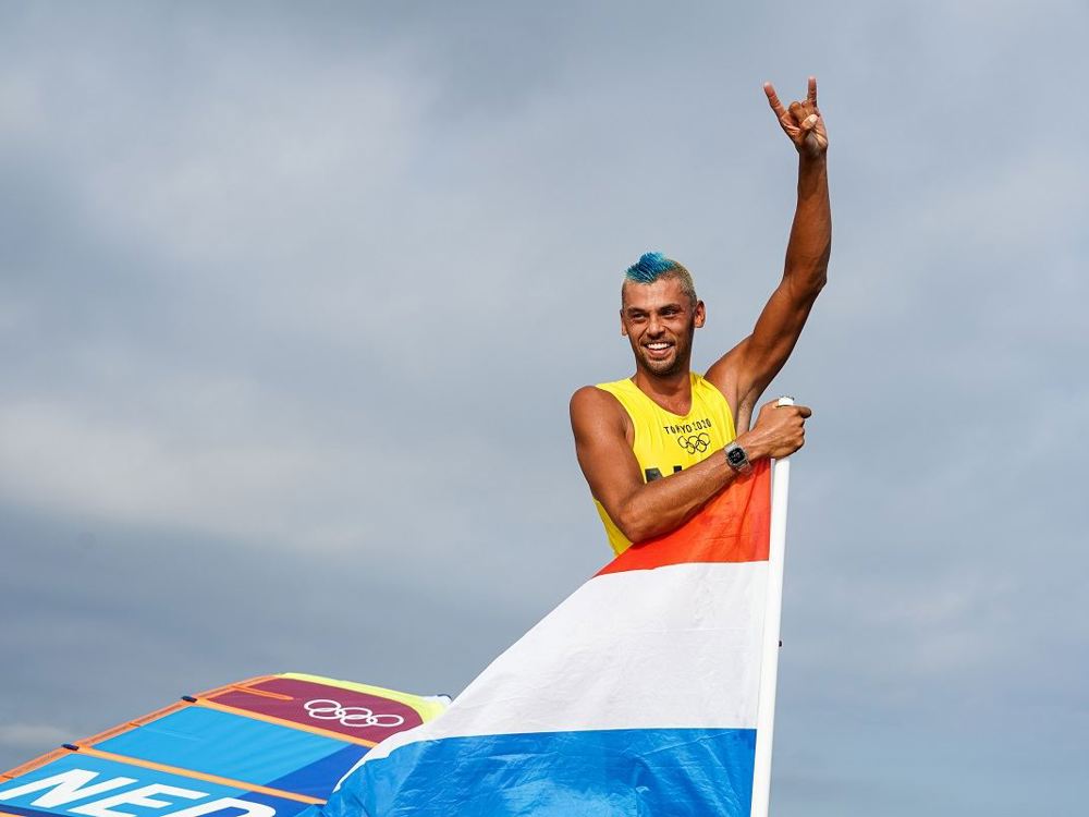 Kiran Badloe met vlag ORANGE PICTURES.jpg