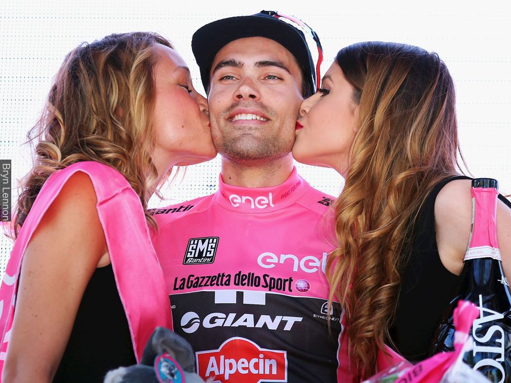 Tom Dumoulin roze trui zoenen