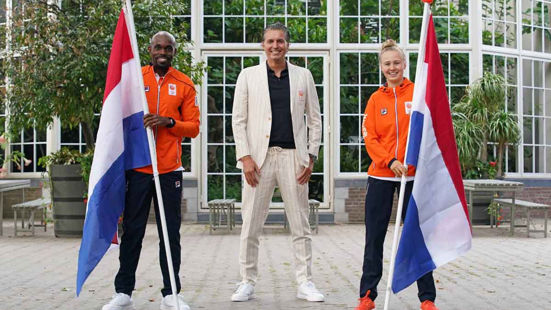 Vlaggendragers Teamnl Tokyo2020 Churandy Martina Keet Oldenbeuving Pieter Van Den Hoogenband 2 1200