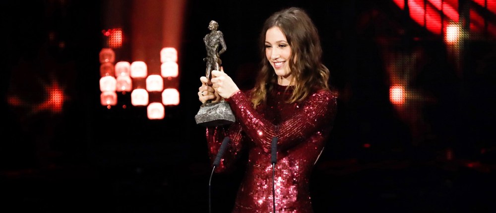 Suzanne Schulting met Jaap Eden Award.jpg