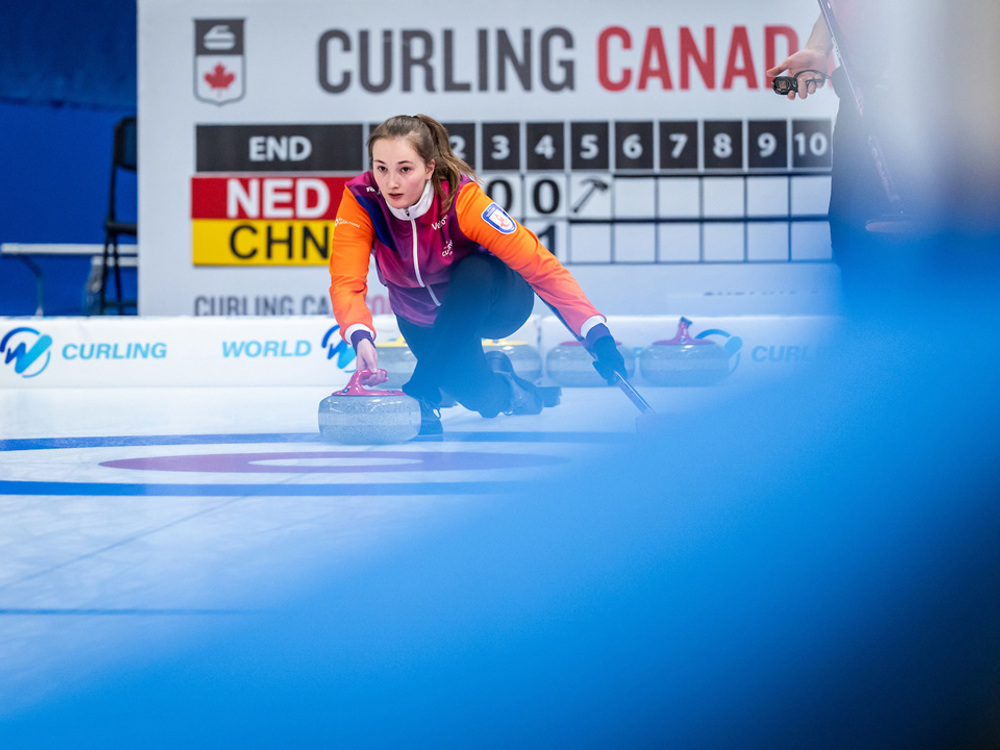 Lisenka Bomas, 2025 World Curling, Anastasia Karekla
