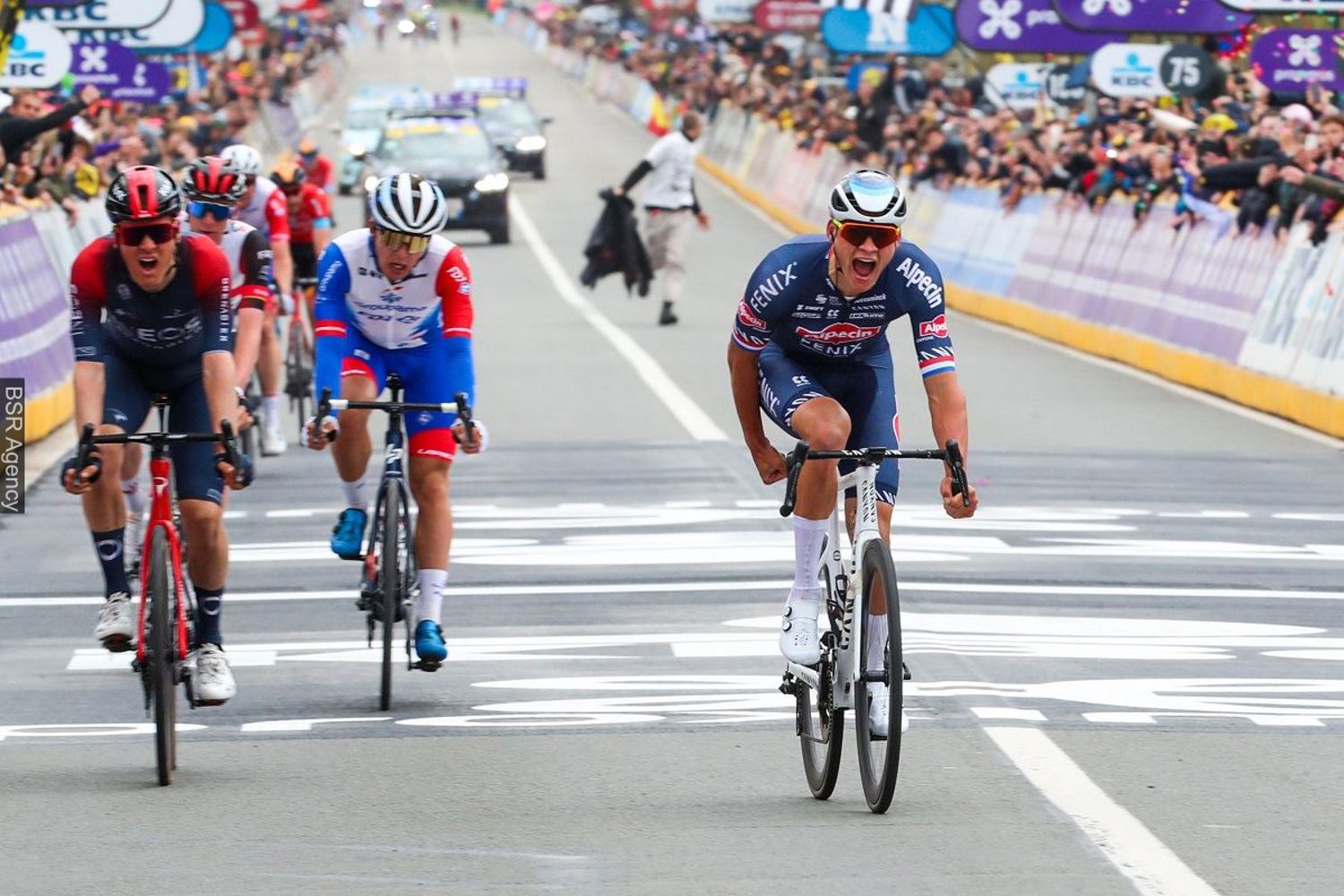 Mathieu van der Poel wint RvV 2022 BSR_AGENCY.jpg