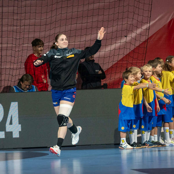 Laura Van Der Heijden Zwaait Af
