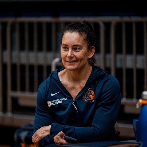 Rolstoelbasketbalster Carina de Rooij op weg naar Parijs