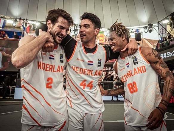 88 Jessey Voorn 44 Arvin Slagter 2 julian Jaring OKT 2021 bron FIBA.jpg