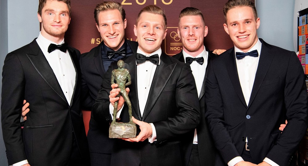 Baanwielrenners teamsprint met Jaap Eden Award.jpg