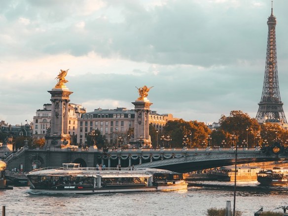 Parijs pexels Jarod Barton 4859658 (1)