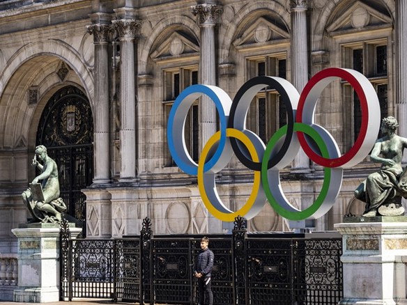Olympische Ringen Voor Stadhuis Parijs ANP 1200X800