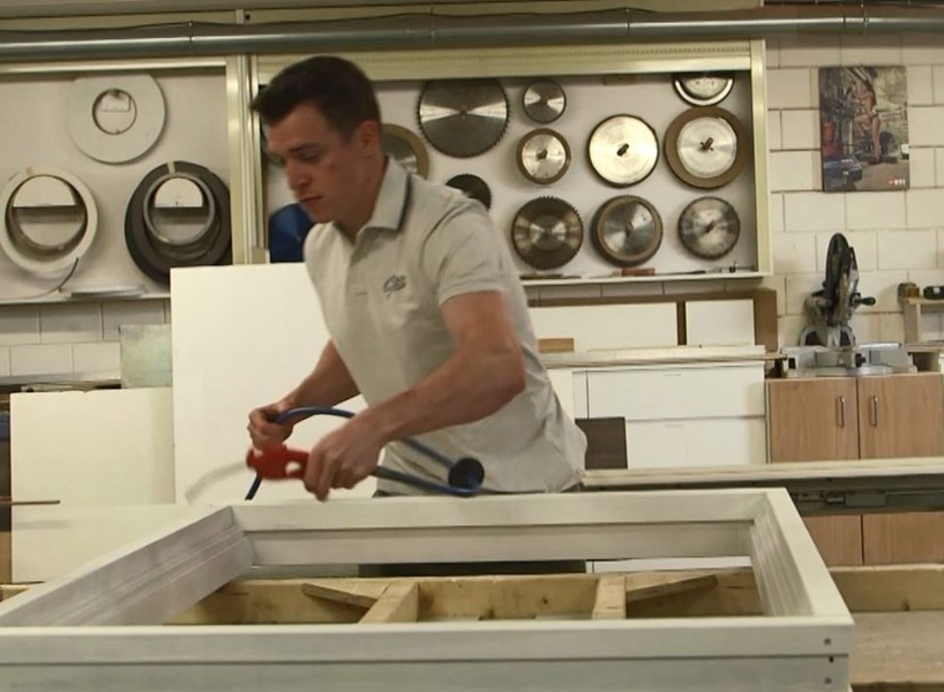 Dave van der Burg als timmerman