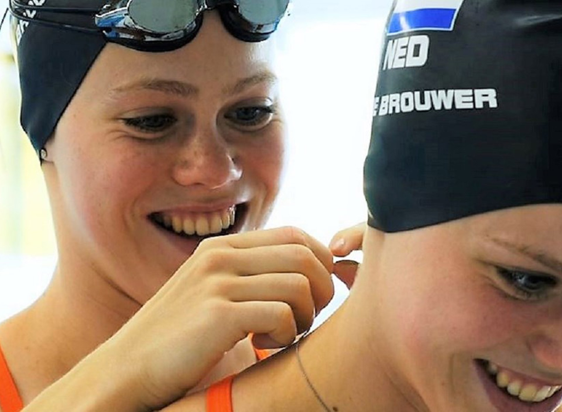 Noortje en Bregje de Brouwer kettinkje