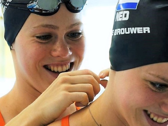 Noortje en Bregje de Brouwer kettinkje