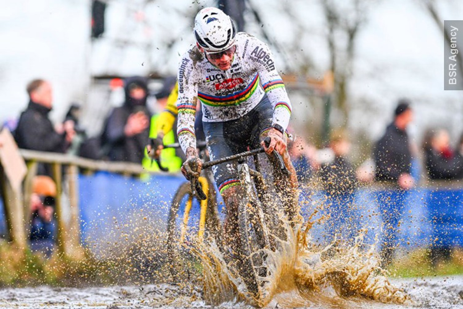 Mathieu Van Der Poel Veldrijden 2024 BSR AGENCY 900X600