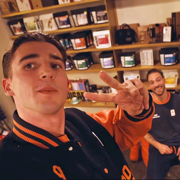 Jenning Vlog 1080X1080