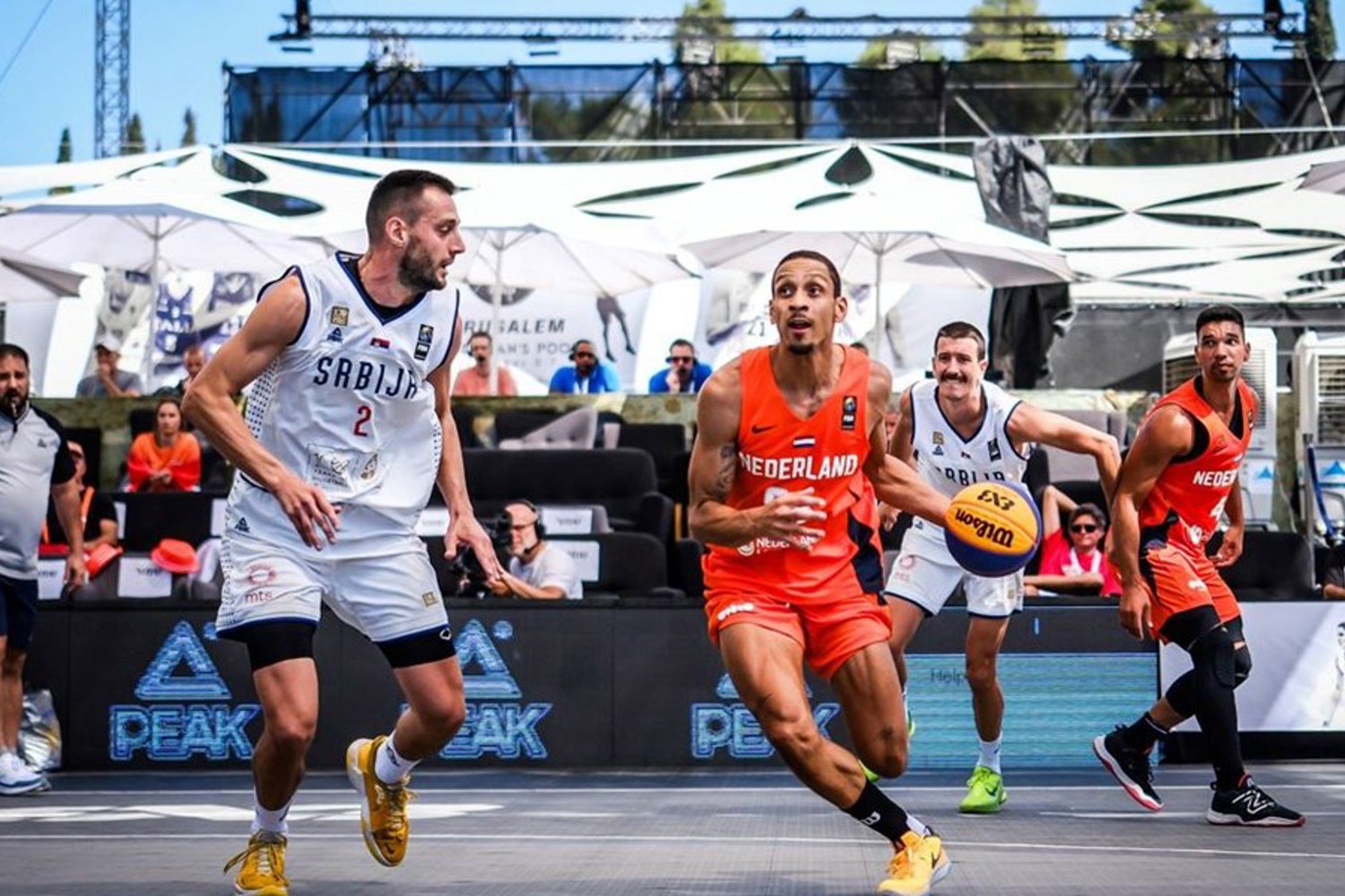 Worthy de Jong bron FIBA.basketball 1200x800.jpg