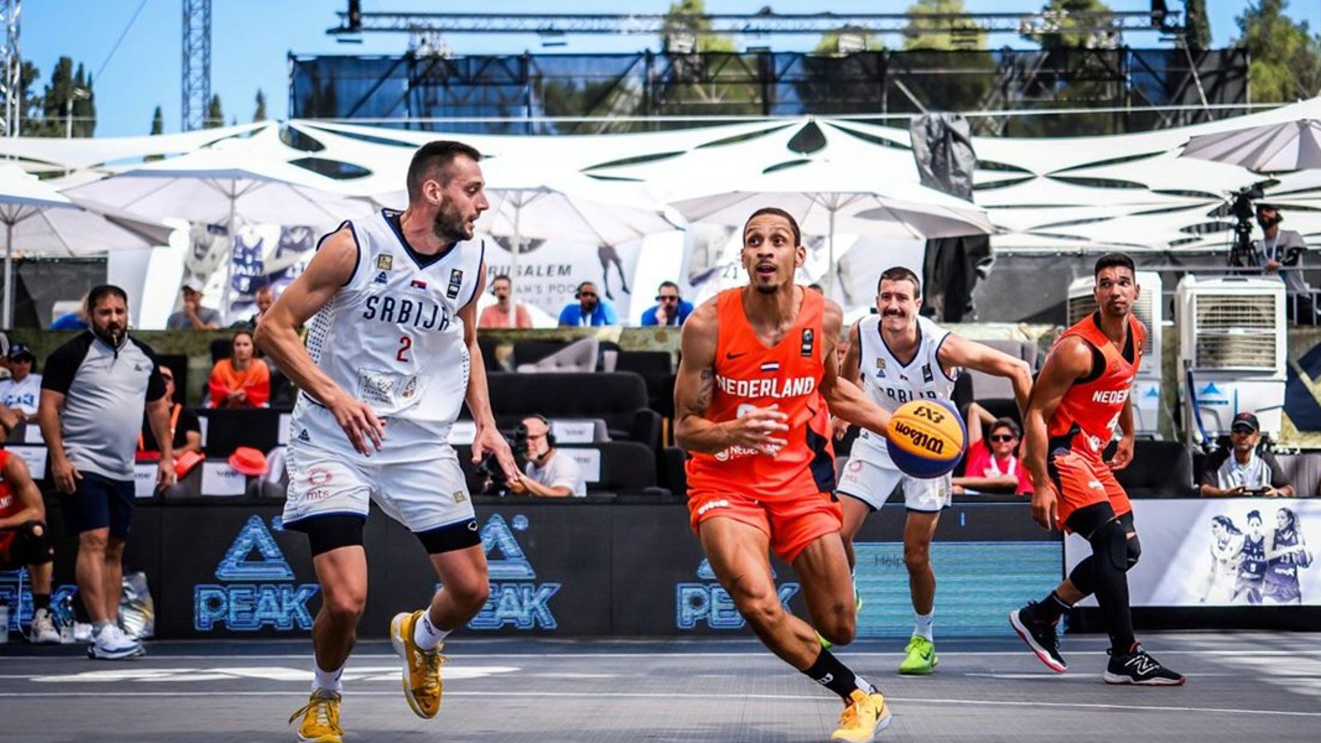 Worthy de Jong bron FIBA.basketball 1200x800.jpg