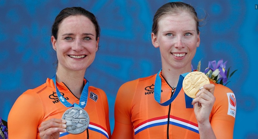 Marianne Vos En Lorena Wiebes Medailles ES 2019 ANP 800X400