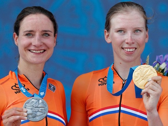 Marianne Vos En Lorena Wiebes Medailles ES 2019 ANP 800X400