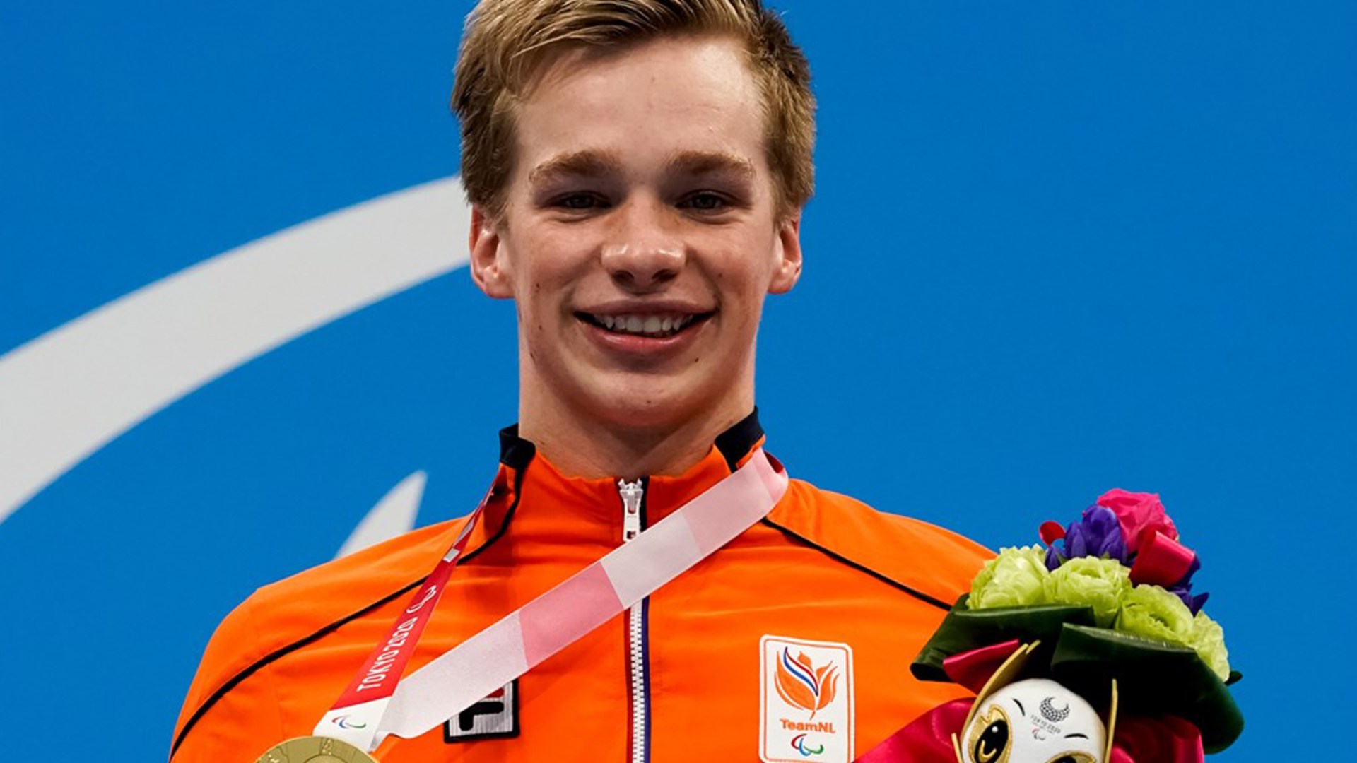 Rogier Dorsman Vlaggendrager 12X8 ORANGE PICTURES