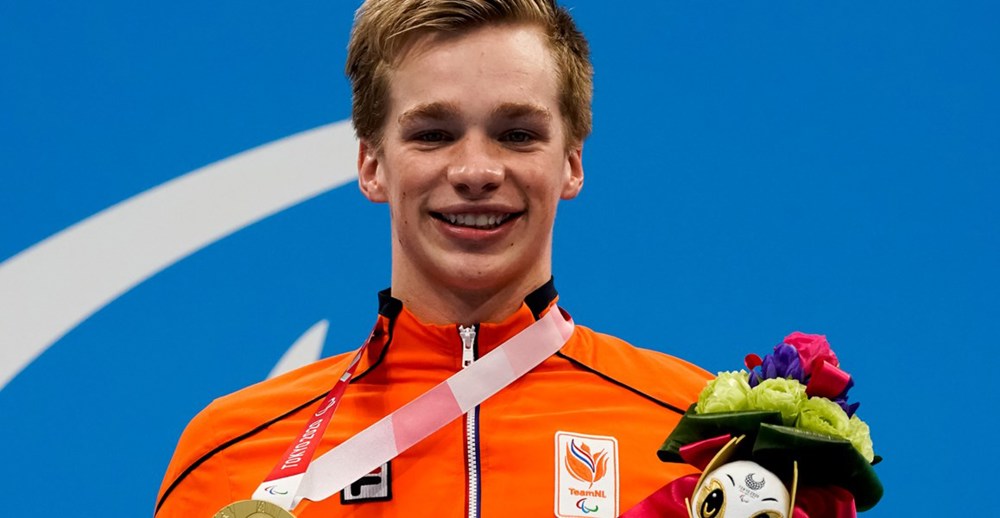 Rogier Dorsman Vlaggendrager 12X8 ORANGE PICTURES