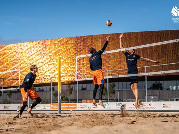 Het geheim van 13 jaar samen succesvol als BEACHDUO TeamNL Video beachvolleybak 900 x 600
