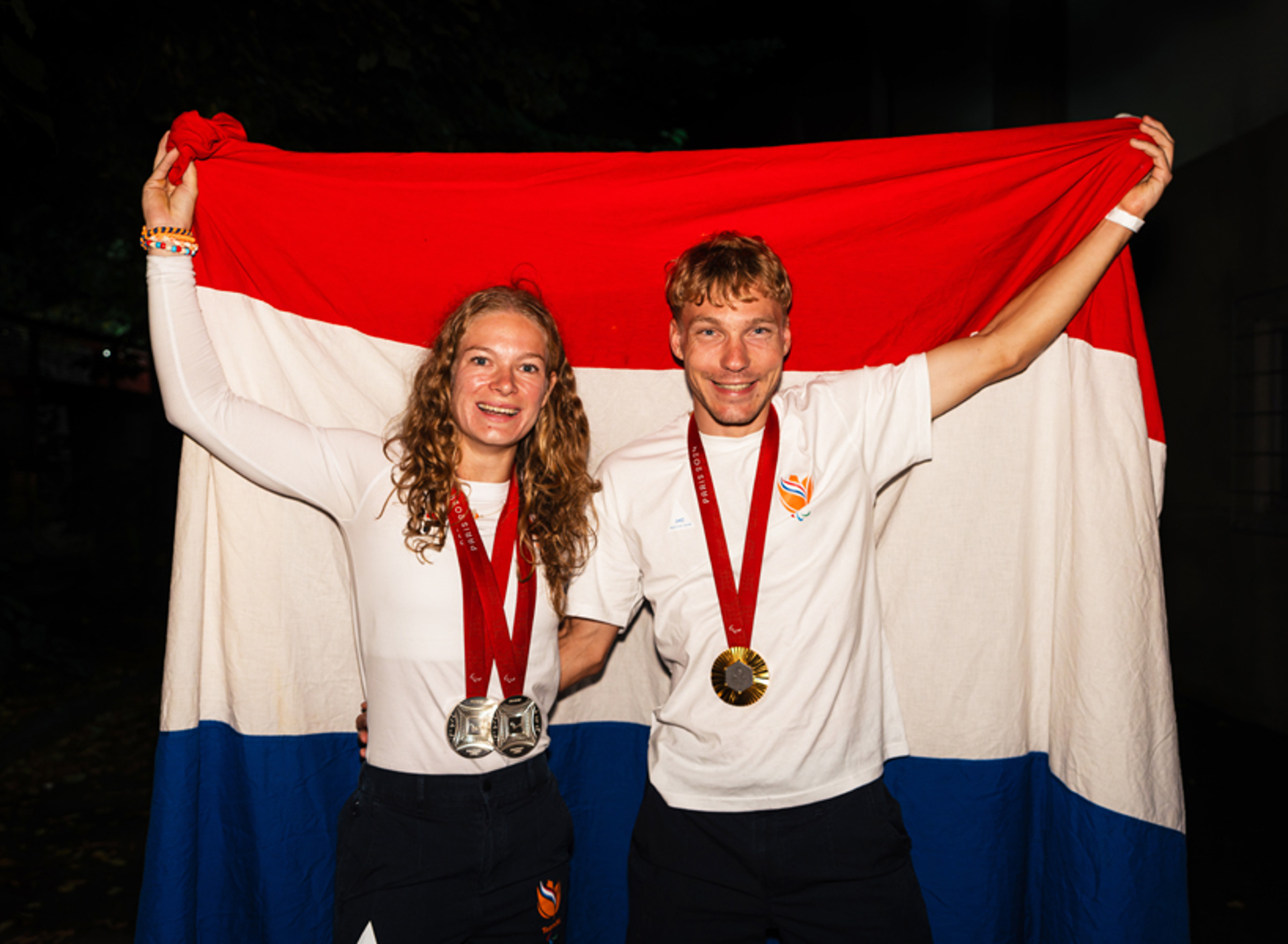 Vlaggendragers Liggend Diede En Tristan 900X600