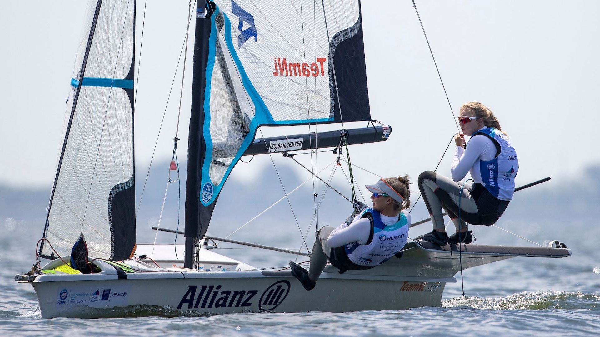 Elise de ruijter en odile van aanholt 21_020745_AllianzRegatta foto Sander van den Borch.jpg