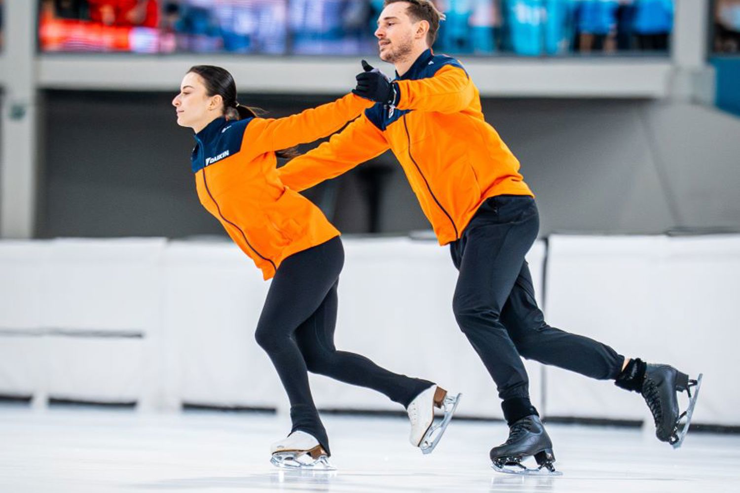 Michel En Daria Trainen Op Het Ijs