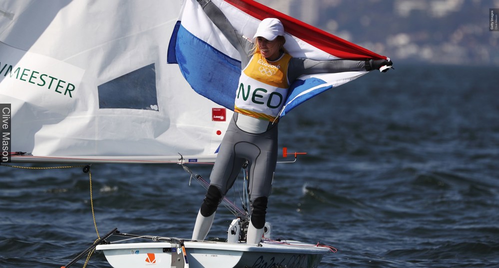 Marit Bouwmeester met vlag.jpg