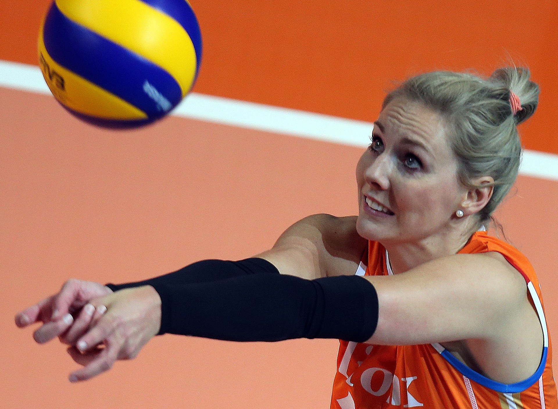Dutch Laura Dijkema digstheball.jpg