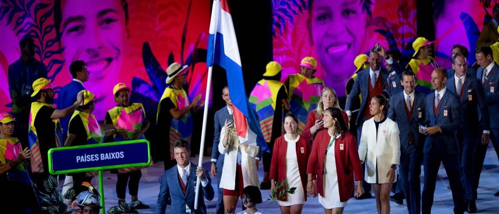 Dubbeldam vlag opening Rio 2016.jpg