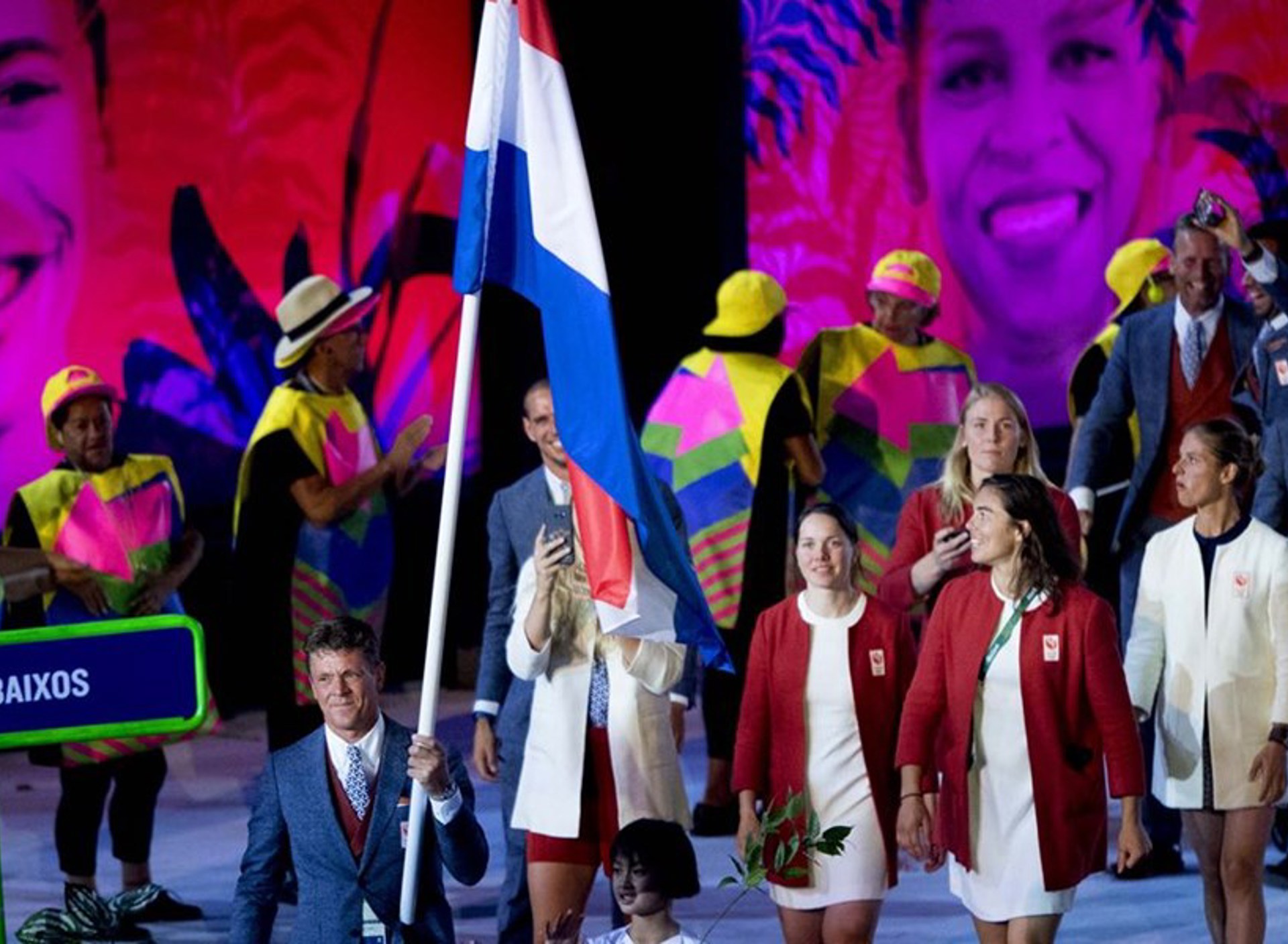 Dubbeldam vlag opening Rio 2016.jpg