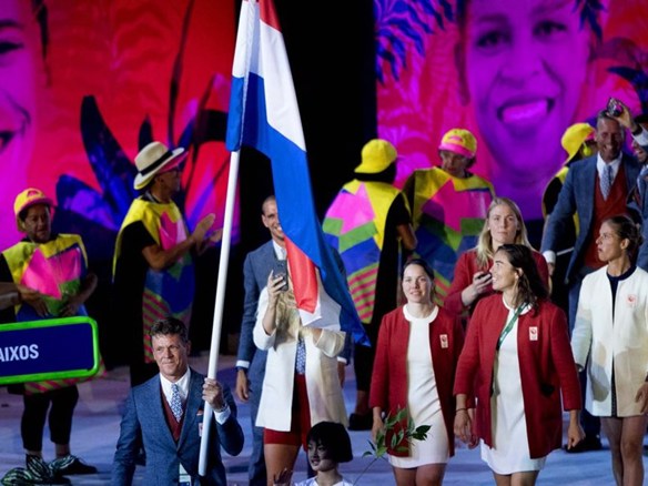 Dubbeldam vlag opening Rio 2016.jpg